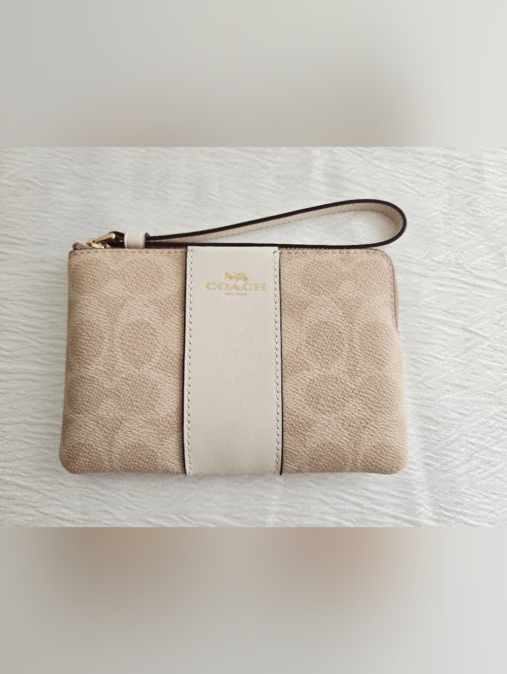 COACH Women's Beige Wristlet Clutch